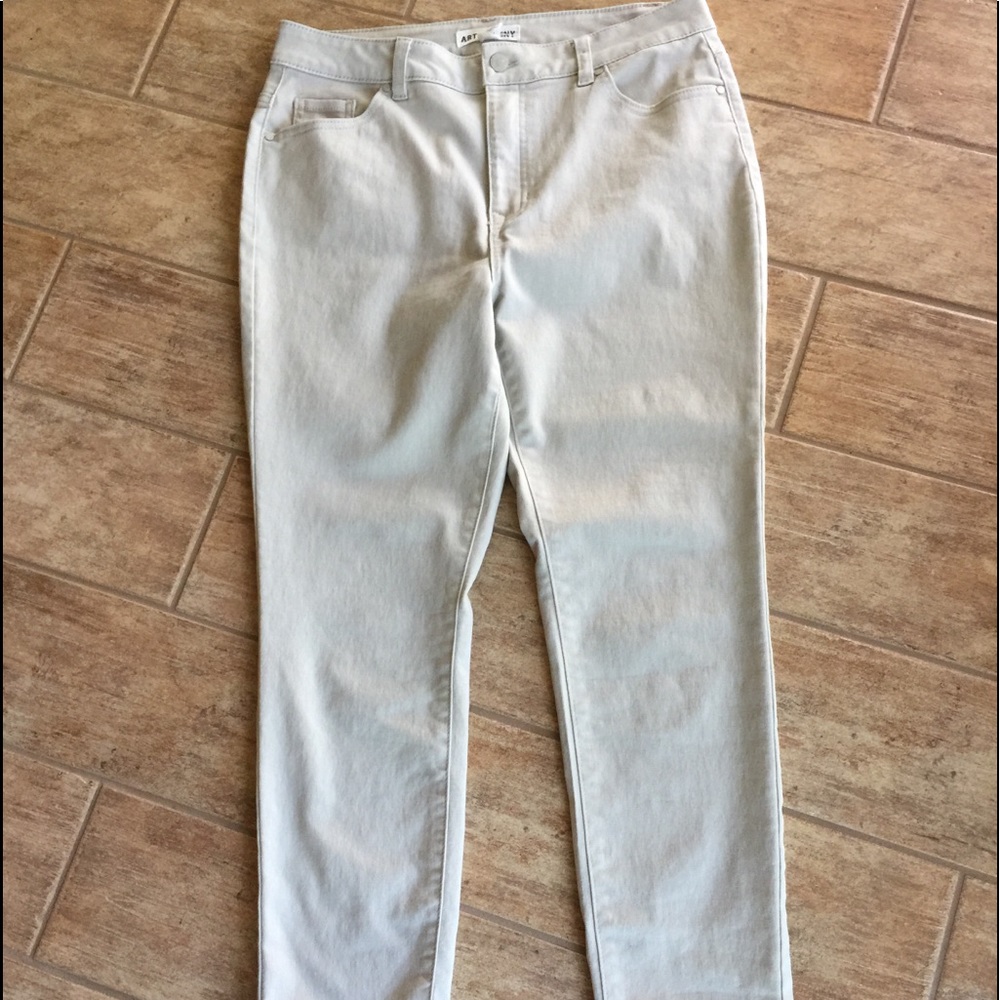 Artisan NY beige jeans!  12/31